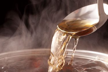 出汁が料理を変える！その歴史、種類、そして旨味を最大限引き出す方法。出汁の取り方と使い方でプロの味を再現。